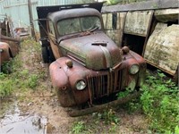 VINTAGE 1940'S FORD DUMP TRUCK