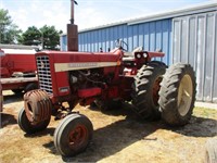 IH Farmall 826 Tractor