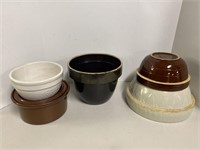 (4) Crock Bowls, (1) Ceramic Baker