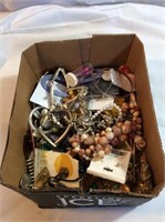Lot  flat of miscellaneous jewelry