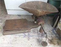 Vintage Cast Iron Scale w/ Weights & Pan