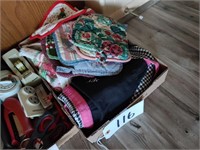 Apron, Kitchen cloths and towels, mitts
