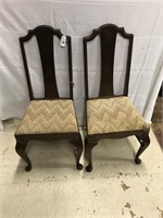 2 Vintage Walnut Queen Ann Dinning Chairs