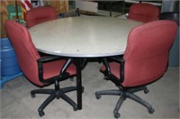 ROUND BANQUET TABLE W/4 ROLLING CHAIRS