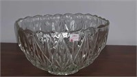 Antique Pressed Glass Bowl does have a large tip