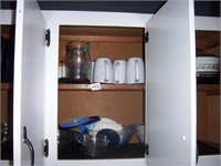 PYREX BOWLS AND CONTENT OF CABINET