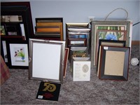 LOTS OF PICTURE FRAMES