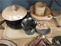 LOT OF COLLECTIBLE POTTERY ITEMS