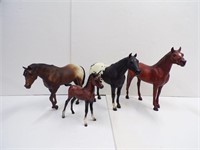 3 BREYER HORSES / 1 NO NAME
