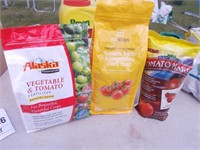 (3) Bags: Vegetable & Tomato Ferterlizer, Tomato