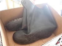 Box of Rubber & Rubber Boots - Size L
