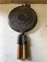 Favorite Piqua Ware Antique Waffle Iron