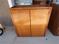 WOODEN CABINET 2 DOORS 35 X 13 X 38