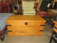 SOLID WOOD COFFEE TABLE/TRUNK