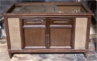 Vintage Magnavox Stereo w/Console