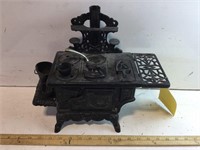 CRESCENT salesman sample stove (complete)