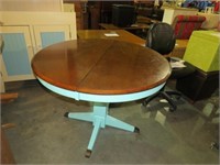 PAINTED ROUND PEDESTAL TABLE