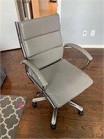 ROLLING OFFICE CHAIR