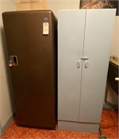 2 Metal cabinets