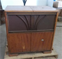 Westinghouse Radio & Record Playing Cabinet