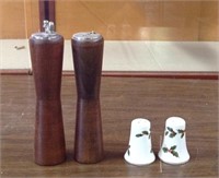 2 sets of salt and pepper shakers