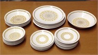 31 miscellaneous ceramic plates and bowls