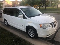 2008 Chrysler Town & Country Touring Mini Van,