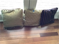 (3) Pillows