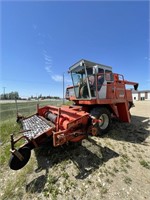 Massey Ferguson 550 Western Star combine