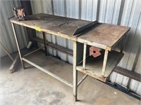 METAL TABLE WITH VICE