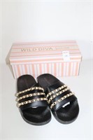 WILD DIVA LOUNGE WOMENS SLIPPERS SIZE 7