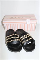 WILD DIVA LOUNGE WOMENS SLIPPERS SIZE 9