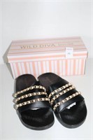 WILD DIVA LOUNGE WOMENS SLIPPERS SIZE 6