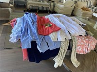 45 PCS ASSORTED CLOTHING & HANGERS