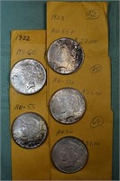 5 US Peace type silver dollars: (2) 1922, (3) 1923