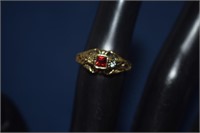 18K Gold Ring w/ Red & White Stones  Sz 5