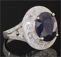 14kt Gold 8.30 ct Oval Sapphire & Diamond Ring