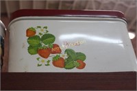 VINTAGE METAL BREAD BOX