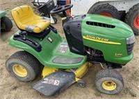 John Deere L100 Riding Lawn Mower