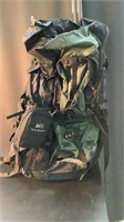 Air cooled back system hiking backpack