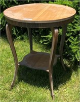 44" Round Oak Parlor Table