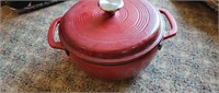 Gourmet cast iron pot with lid