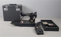 Singer Featherweight Sewing Machine - Powers Up