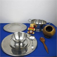 Stainless Steel Lot: 2 Trays, 2 Serving Bowl &