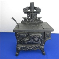 Large Crescent Cast Iron Stove w/ Lifter