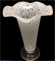 Stunning Art Glass Tulip Vase