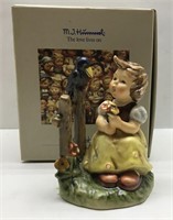 Adorable Hummel/Goebel Figurine