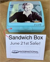 Tupperware Sandwich Box