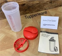 Tupperware Quick Shake Container