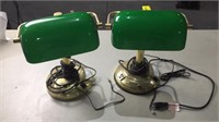 2 antique-style lamps